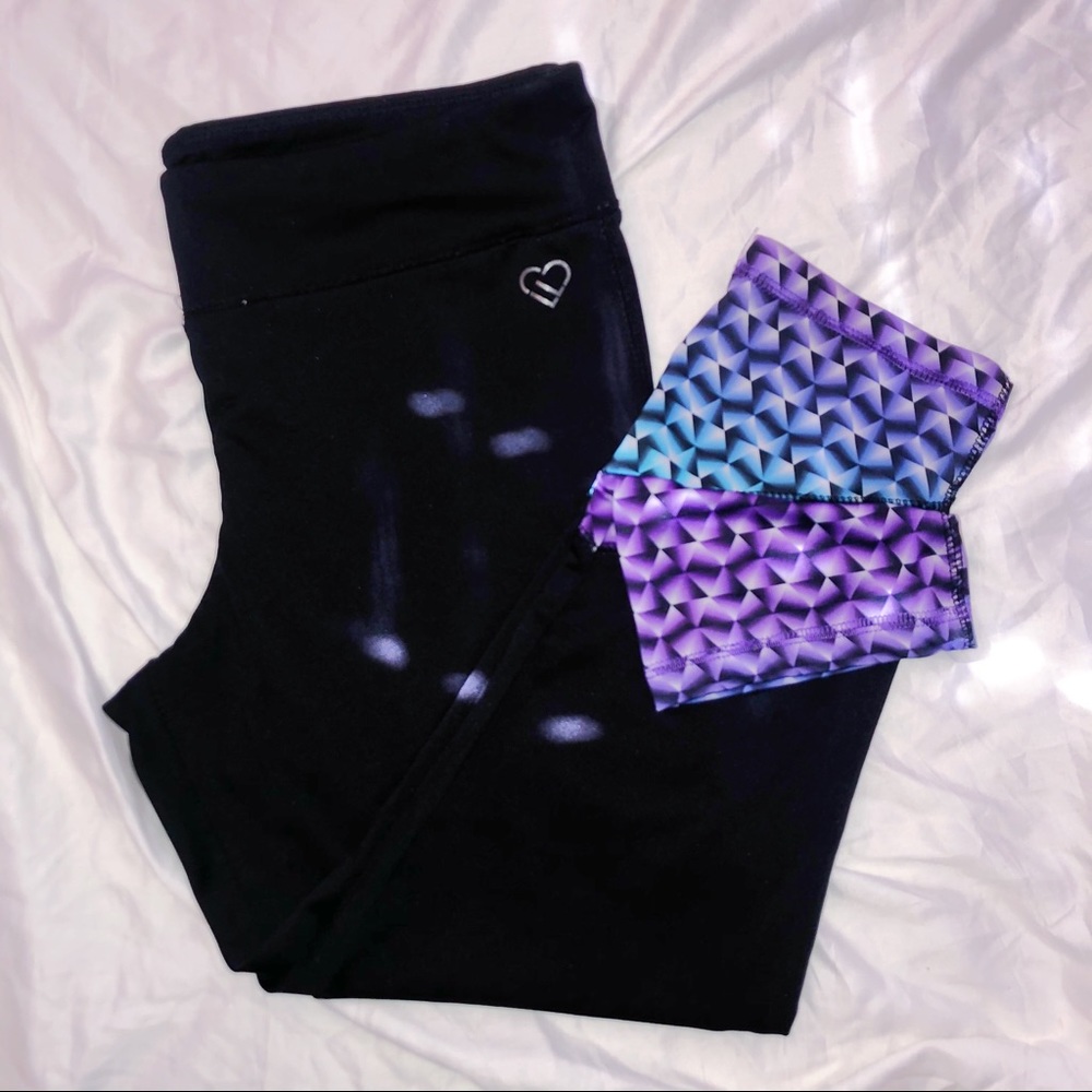 Black Capri Athletic Leggings